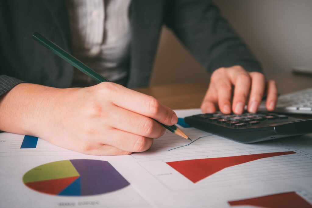 accountancy firm - What are the benefits of hiring a Tax accountant?