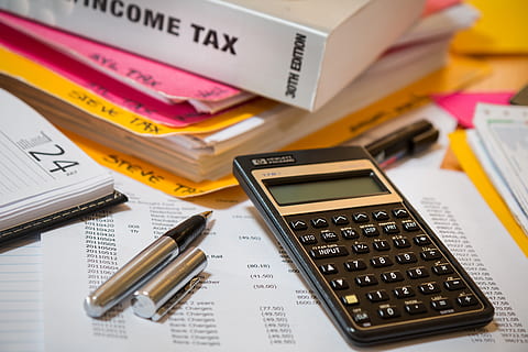 income-tax-calculator-accounting-financial-thumbnail